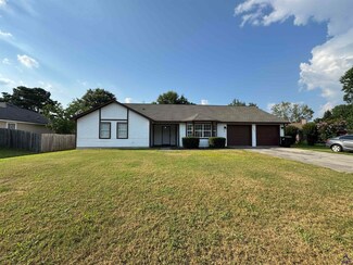 111 Northeast Dr, Warner Robins, GA 31093