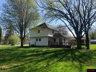 35 Date St, Easton, MN 56025