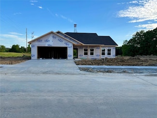 726 Vine Dr, Holts Summit, MO 65043