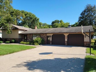 702 8th St SW, Wells, MN 56097