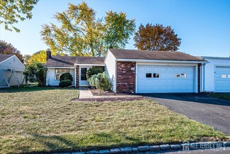 39 Haddon Rd, Monroe Township, NJ 08831