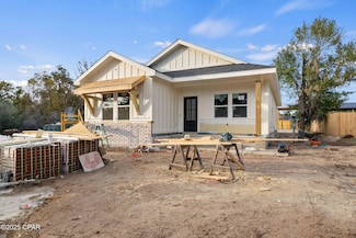 1439 1st St, Southport, FL 32409