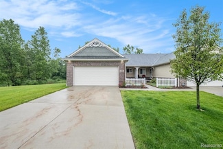 698 Shoreline Dr Unit 72, Fenton, MI 48430