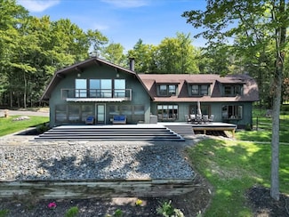 520 Mill Rd, Hallstead, PA 18822