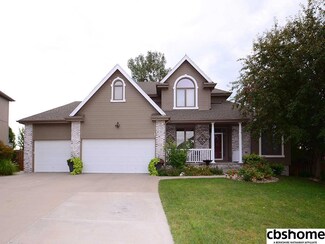 903 Roland Dr, Papillion, NE 68046