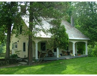 6 Cape St, Williamsburg, MA 01096