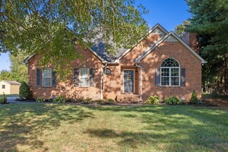 2015 Keenland Dr, Murfreesboro, TN 37127