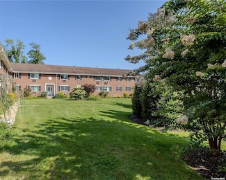 200 Merrick Rd Unit F, Amityville, NY 11701