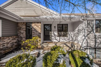5131 N Quail Crest Dr SE, Grand Rapids, MI 49546