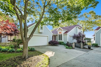 16928 Landing Dr, Spring Lake, MI 49456