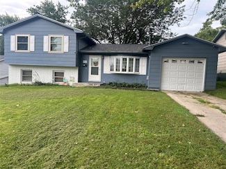 1111 N 10th Ave E, Newton, IA 50208