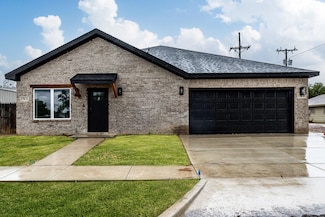 1704 Elkhart Ave, Lubbock, TX 79416