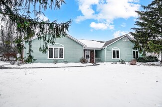 5734 Oak Pointe Dr, Fort Wayne, IN 46845