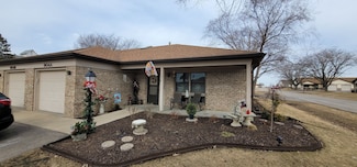 904A Coventry Ln, Sterling, IL 61081