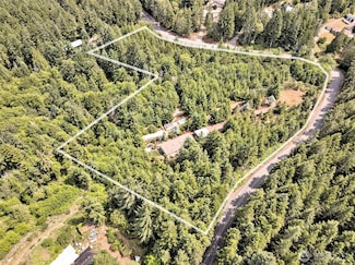 561 E Krabbenhoft Rd, Grapeview, WA 98546