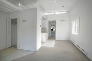 24 Presidential Dr Unit 6, Quincy, MA 02169