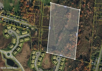 30 Landor Ln, Colonie, NY 12047