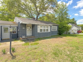 520 River Rd, Jewett City, CT 06351