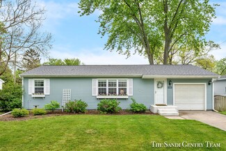 716 Summer St, Spring Lake, MI 49456