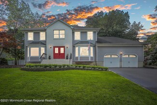 30 Jeanine Ct, Manalapan, NJ 07726