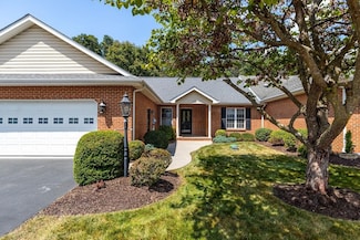 118 Red Oaks Dr, Staunton, VA 24401