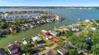 2130 Cove Park Dr, Kemah, TX 77565