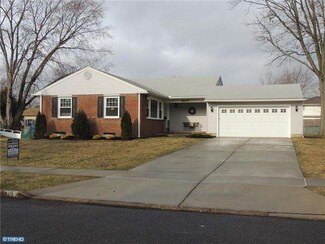 19 Longwood Dr, Stratford, NJ 08084
