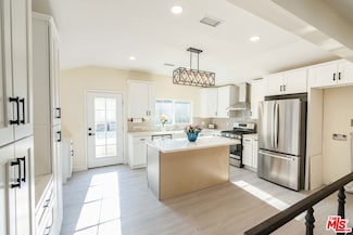 9701 Wheatland Ave, Sunland, CA 91040