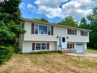 90 Spruce St, Bucksport, ME 04416