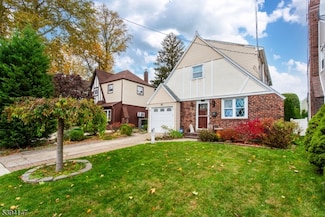 16 Sussex Rd, Clifton, NJ 07012