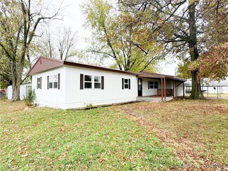 507 W Williamson St, Versailles, MO 65084