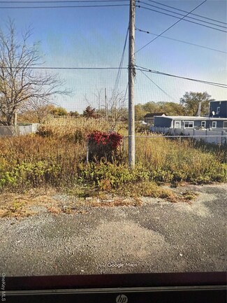 12 Bridge St, Howard Beach, NY 11414