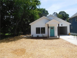 5037 Scenic Dr, Winston-Salem, NC 27105