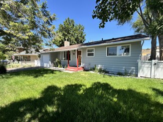 808 E B St, Fossil, OR 97830