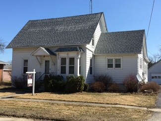245 N 5th St, Capron, IL 61012