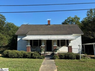 16 Stevens St, Laurens, SC 29360