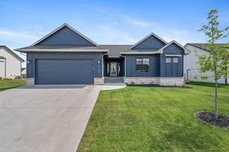 7169 E Pheasant Ridge Cir, Bel Aire, KS 67226