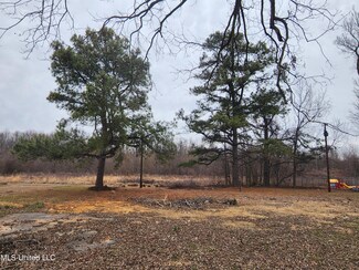 2020 Goodman Rd W, Horn Lake, MS 38637