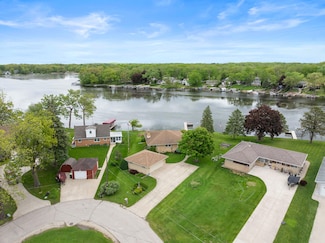 5743 Island View Ct, Waterford, WI 53185