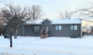 725 7th Ave W, West Fargo, ND 58078