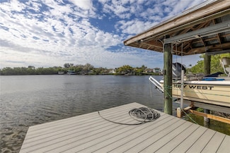 734 Weedon Dr NE, Saint Petersburg, FL 33702