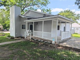 528 W Ashland St, Nevada, MO 64772