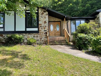 654 Tanager Dr, Bluefield, VA 24605