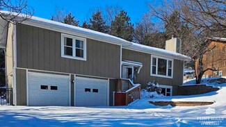 512 Valley Dr, Manhattan, KS 66502