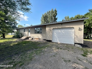 105 Warsaw Place, Minto, ND 58261