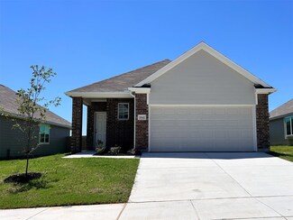 9909 Dynamic Dr, Fort Worth, TX 76131