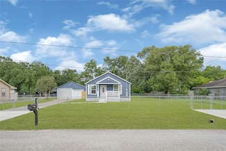 2406 W Elvinta St, Baytown, TX 77520