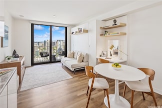 987 Queen St Unit 3709, Honolulu, HI 96814
