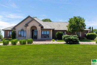 459 13th St SE, Sioux Center, IA 51250