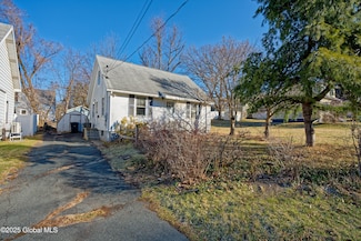 12 Jesse Ct, Troy, NY 12180